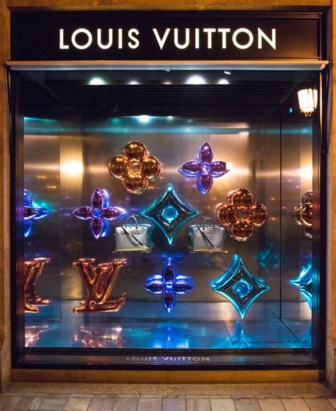 Louis Vuitton Visual Merchandiser Salaries 